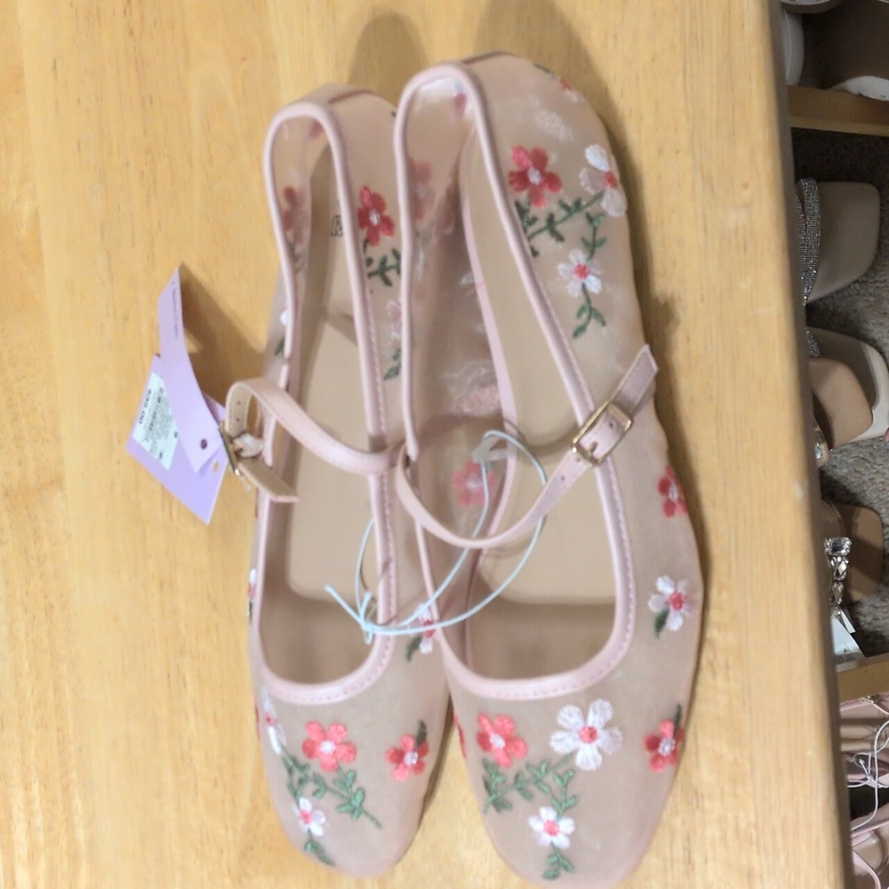 Adorable Pink Flowered Mesh Flats - Picture 3 of 5